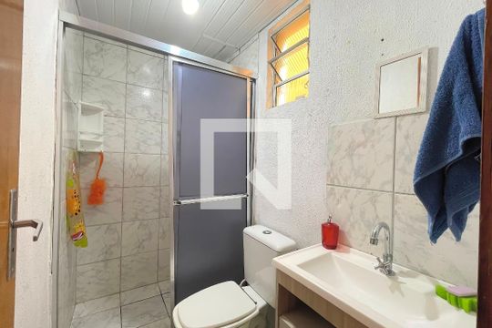 Banheiro de apartamento para alugar com 2 quartos, 38m² em Protásio Alves, Porto Alegre