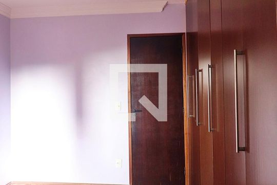 Suíte - Quarto 1 de apartamento para alugar com 2 quartos, 64m² em Parque das Nações, Santo André