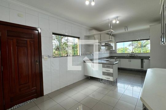 Cozinha de casa de condomínio para alugar com 4 quartos, 480m² em Residencial Morada das Estrelas (aldeia da Serra), Barueri