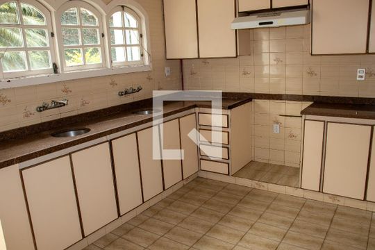 Cozinha de casa de condomínio à venda com 5 quartos, 630m² em Anil, Rio de Janeiro