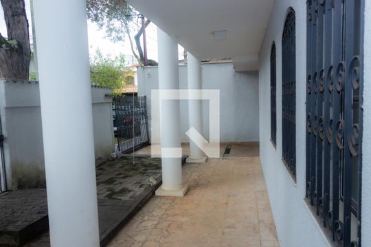 Fachada de casa à venda com 4 quartos, 200m² em Jardim Bélgica, São Paulo