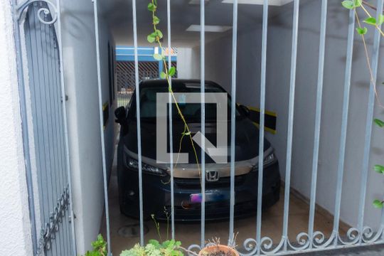 Garagem de casa à venda com 4 quartos, 200m² em Jardim Bélgica, São Paulo