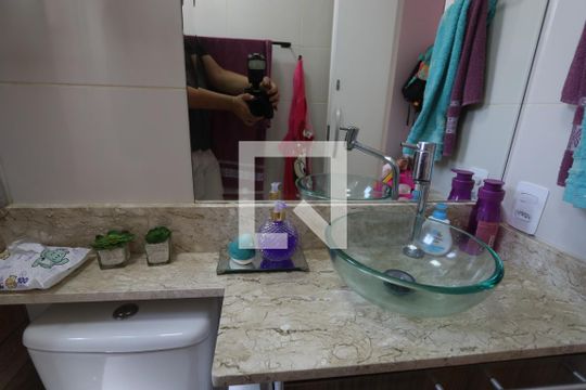 Banheiro de apartamento à venda com 2 quartos, 40m² em Jardim Boa Vista (zona Oeste), Osasco
