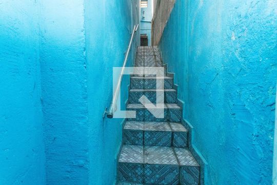 Escada de casa para alugar com 2 quartos, 60m² em Vila Nogueira, Diadema