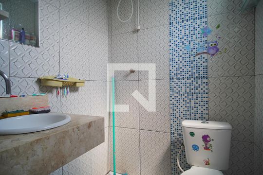 Banheiro  de casa para alugar com 2 quartos, 260m² em Santo Afonso, Novo Hamburgo