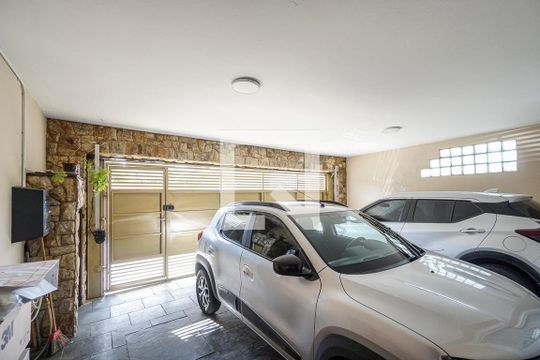 Garagem de casa à venda com 3 quartos, 400m² em Jardim Jaú (zona Leste), São Paulo