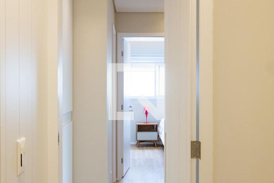 CORREDOR de apartamento para alugar com 3 quartos, 136m² em Barra Funda, São Paulo