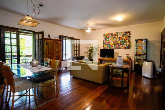 Sala de casa à venda com 4 quartos, 188m² em Vila Progresso, Niterói