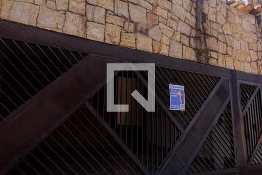 Fachada de casa para alugar com 6 quartos, 150m² em Parque Boturussu, São Paulo