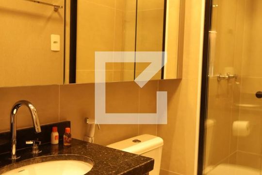 Banheiro de kitnet/studio para alugar com 1 quarto, 25m² em Indianópolis, São Paulo