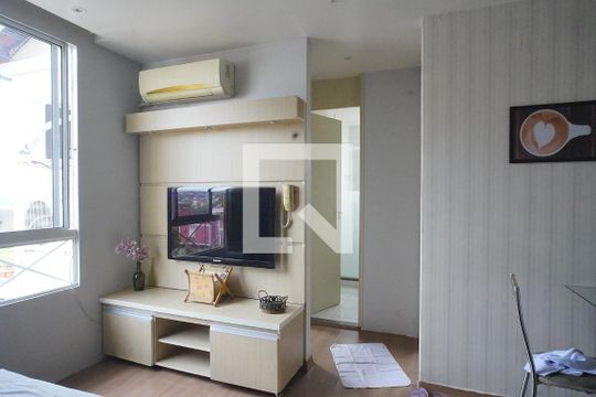 Sala  de apartamento à venda com 2 quartos, 40m² em Mário Quintana, Porto Alegre