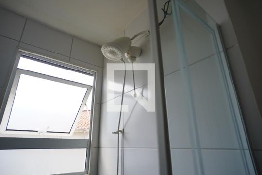 Chuveiro  de apartamento à venda com 2 quartos, 40m² em Mário Quintana, Porto Alegre