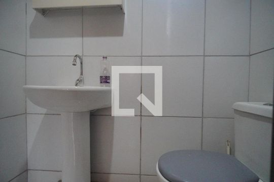 Banheiro de apartamento para alugar com 2 quartos, 58m² em Santo Afonso, Novo Hamburgo