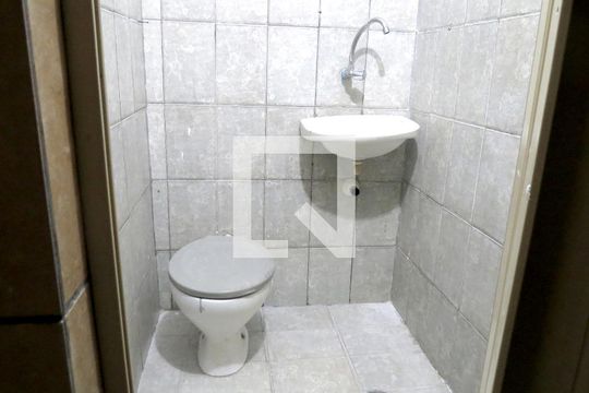 Banheiro de casa para alugar com 1 quarto, 38m² em Jardim Peri, São Paulo