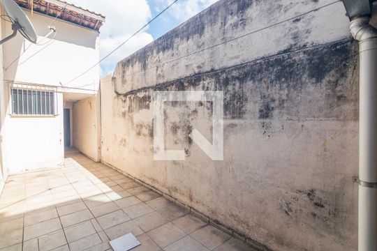 Quintal de casa para alugar com 3 quartos, 250m² em Vila Pires, Santo André