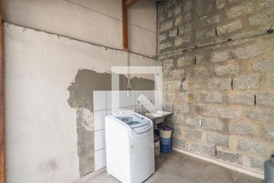Área de Serviço de casa para alugar com 3 quartos, 250m² em Vila Pires, Santo André