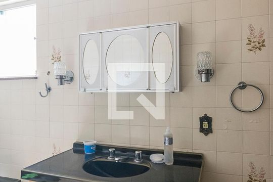 Banheiro de casa para alugar com 3 quartos, 250m² em Vila Pires, Santo André