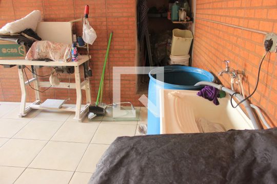 Lavanderia de casa para alugar com 2 quartos, 160m² em Parque Mikail, Guarulhos