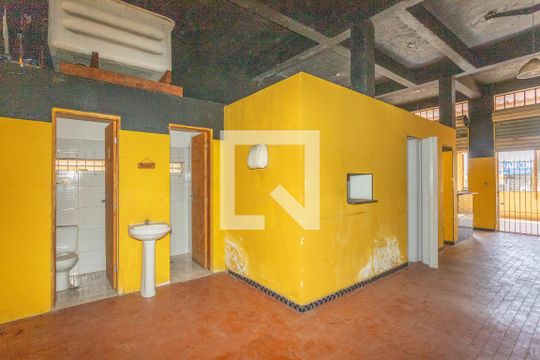 Salão  de casa à venda com 3 quartos, 252m² em Taboão, São Bernardo do Campo