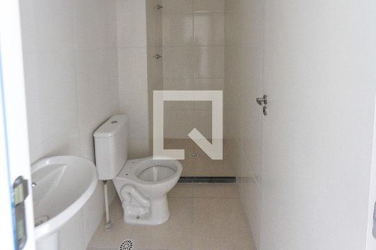 Banheiro de apartamento para alugar com 1 quarto, 24m² em Vila Prudente, São Paulo