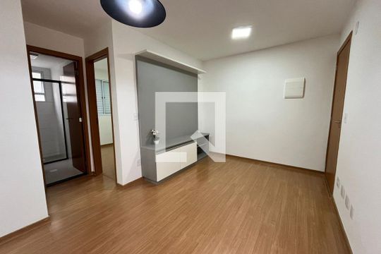 Sala de apartamento para alugar com 2 quartos, 52m² em Parque Santa Rosa, Suzano