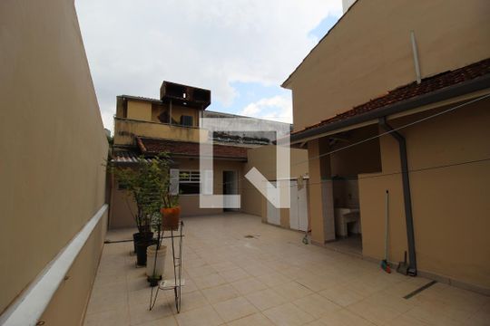 Quintal de casa à venda com 3 quartos, 180m² em Vila Olímpia, São Paulo
