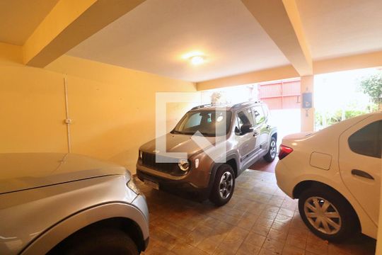 Garagem de casa à venda com 6 quartos, 500m² em Vila Curuçá, Santo André