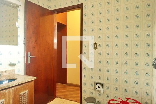 Suíte - Banheiro do Quarto 3 de casa para alugar com 6 quartos, 500m² em Vila Curuçá, Santo André