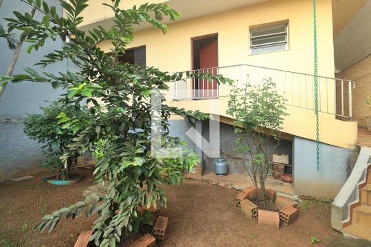 Fundos de casa para alugar com 6 quartos, 500m² em Vila Curuçá, Santo André
