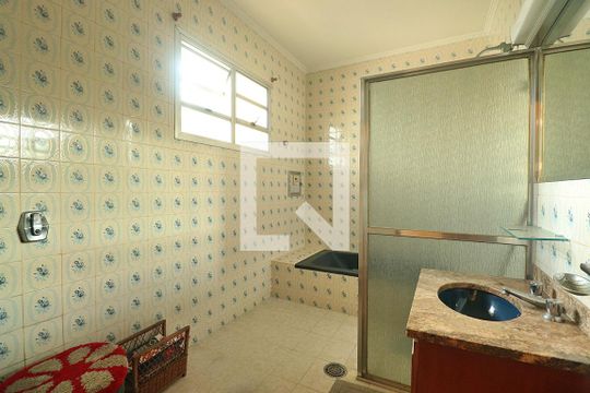Suíte - Banheiro do Quarto 3 de casa à venda com 6 quartos, 500m² em Vila Curuçá, Santo André