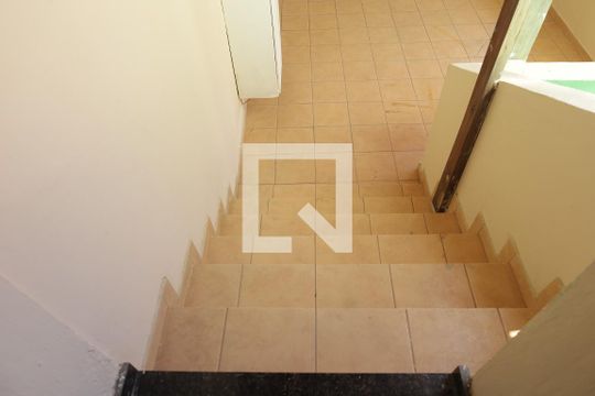 Escada de casa para alugar com 2 quartos, 50m² em Jardim Nossa Senhora do Carmo, São Paulo
