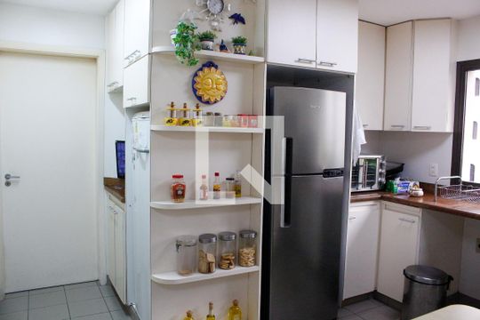 Cozinha de apartamento à venda com 5 quartos, 240m² em Vila Morumbi, São Paulo