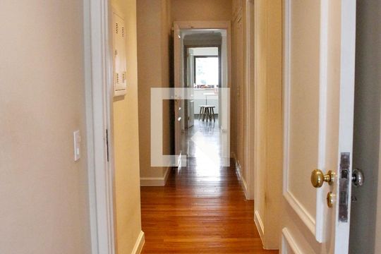 Corredor de apartamento à venda com 5 quartos, 240m² em Vila Morumbi, São Paulo