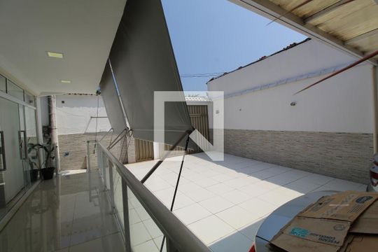 Garagem de casa à venda com 3 quartos, 620m² em Jacarepaguá, Rio de Janeiro