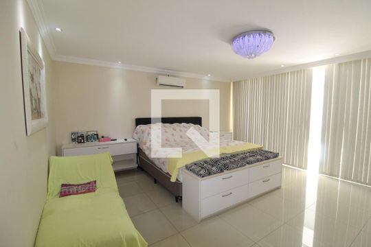 Suíte 1 de casa à venda com 3 quartos, 620m² em Jacarepaguá, Rio de Janeiro