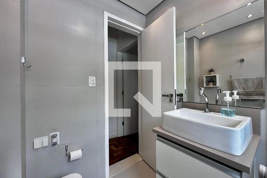 Banheiro de apartamento à venda com 2 quartos, 70m² em Chácara Santo Antônio (zona Sul), São Paulo