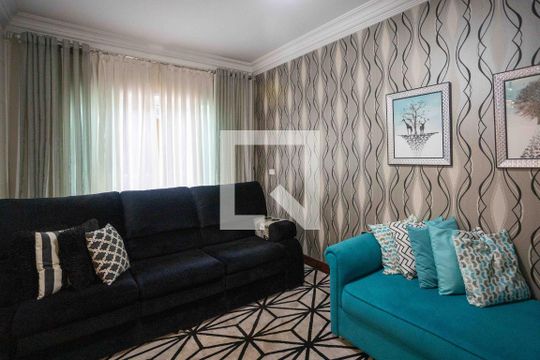 Sala de TV de casa à venda com 4 quartos, 660m² em Centro, Diadema