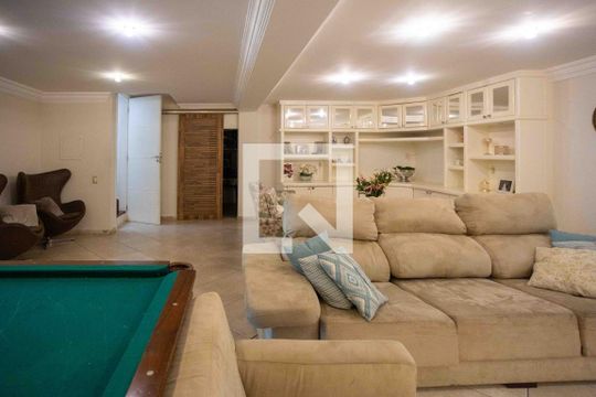 Área comum de casa para alugar com 4 quartos, 660m² em Centro, Diadema