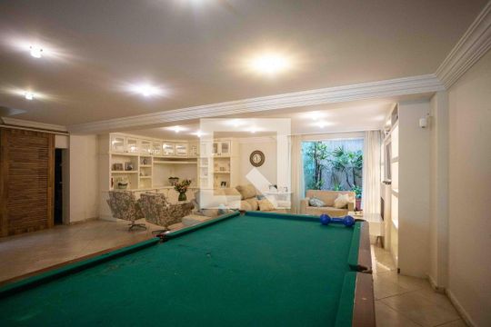 Área comum de casa para alugar com 4 quartos, 660m² em Centro, Diadema
