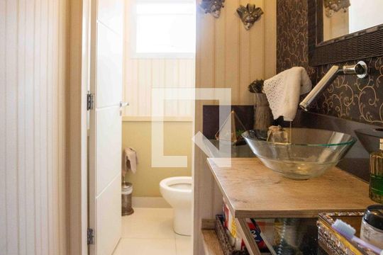 Lavabo de casa para alugar com 4 quartos, 660m² em Centro, Diadema
