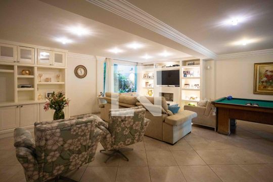 Área comum de casa para alugar com 4 quartos, 660m² em Centro, Diadema