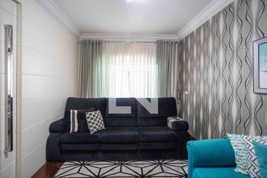 Sala de TV de casa à venda com 4 quartos, 660m² em Centro, Diadema
