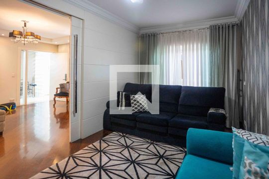 Sala de TV de casa à venda com 4 quartos, 660m² em Centro, Diadema