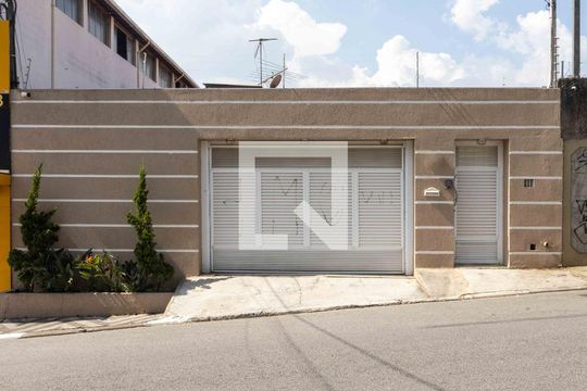 Fachada de casa para alugar com 4 quartos, 660m² em Centro, Diadema