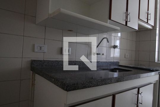 Cozinha  de apartamento à venda com 2 quartos, 60m² em Santa Terezinha, São Paulo