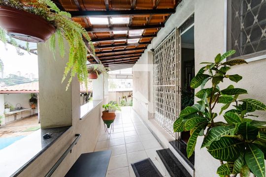 Varanda de casa para alugar com 3 quartos, 361m² em Salgado Filho, Belo Horizonte