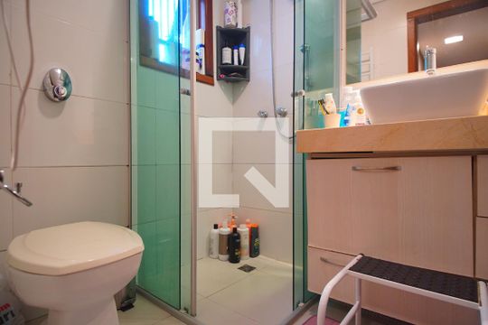 Banheiro Corredor de apartamento à venda com 2 quartos, 120m² em Independência, Porto Alegre