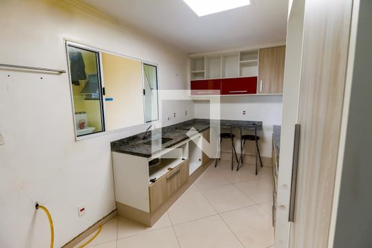 Cozinha - Armários de casa para alugar com 3 quartos, 138m² em Parque Industrial das Oliveiras, Taboão da Serra