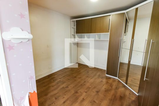 Suíte 1 de casa para alugar com 3 quartos, 138m² em Parque Industrial das Oliveiras, Taboão da Serra