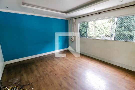 Casa para alugar com 3 quartos, 138m² em Parque Industrial das Oliveiras, Taboão da Serra